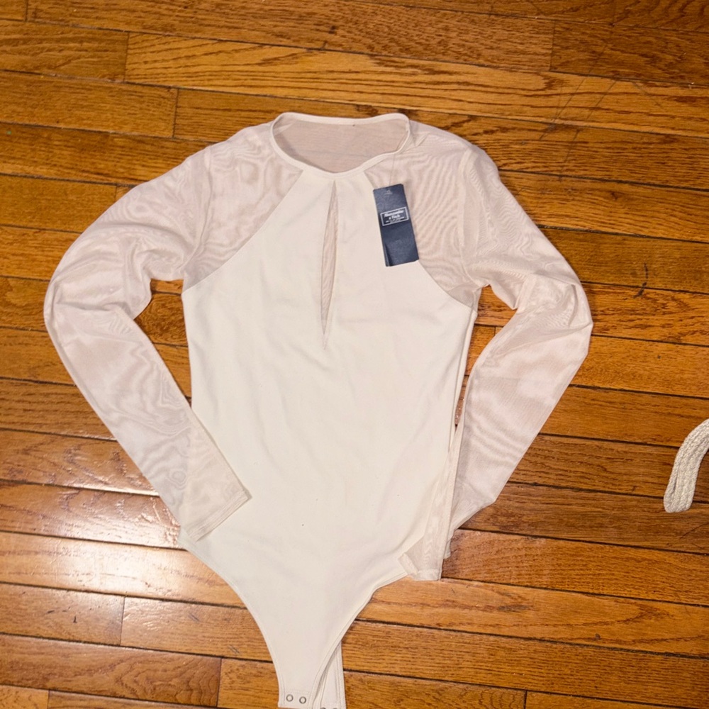 ABERCOMBIE & FITCH White Long Sleeve Bodysuit
